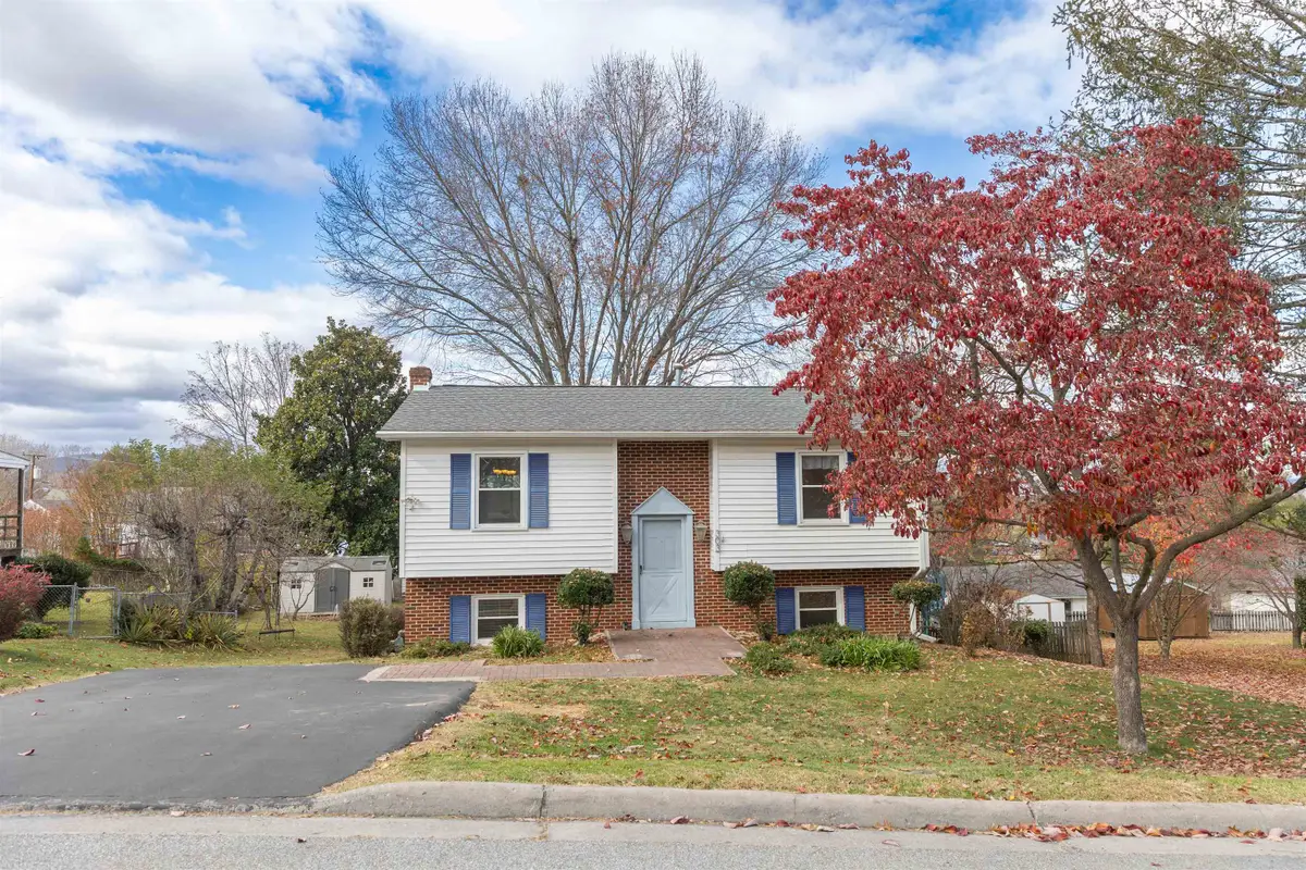 303 Summit St, Lexington, VA 24450 - #1