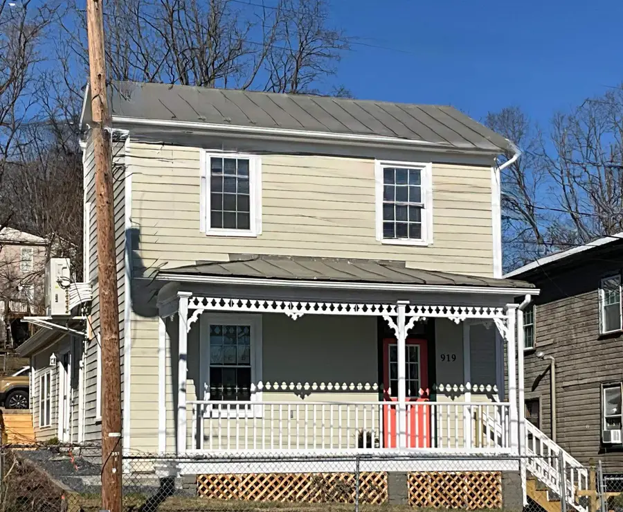 919 Stuart St, Staunton, VA 24401 - Image #2