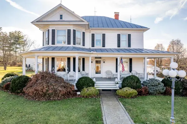 187 Houff Rd, Weyers Cave, VA 24486