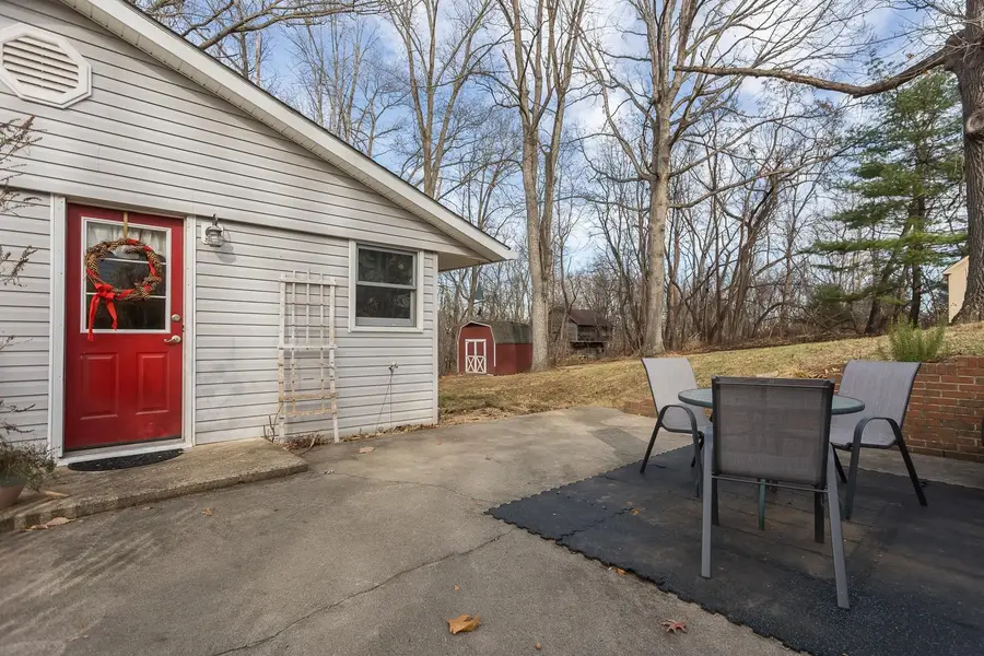 909 Crestwood Dr, Staunton, VA 24401 - Image #2