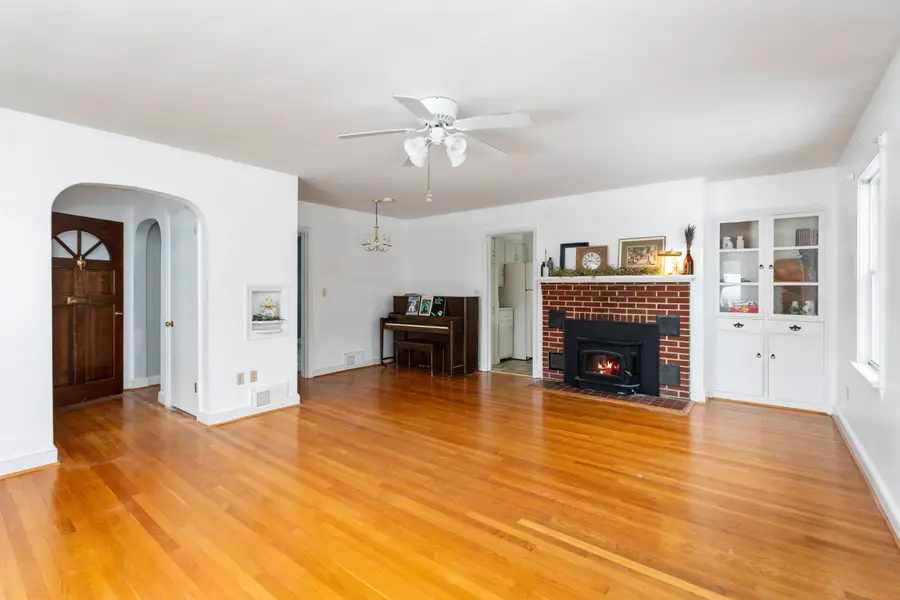 507 Gaymont Pl, Staunton, VA 24401 - #3