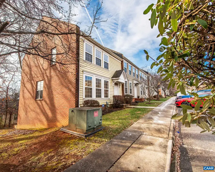 1015 Carrington Pl, Charlottesville, VA 22901 - Image #2