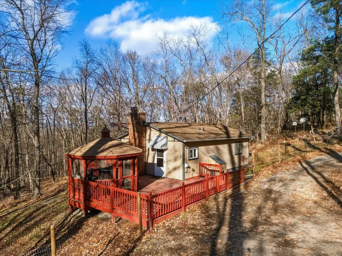 447 Blackberry Ln, New Market, VA 22844 - Image #1