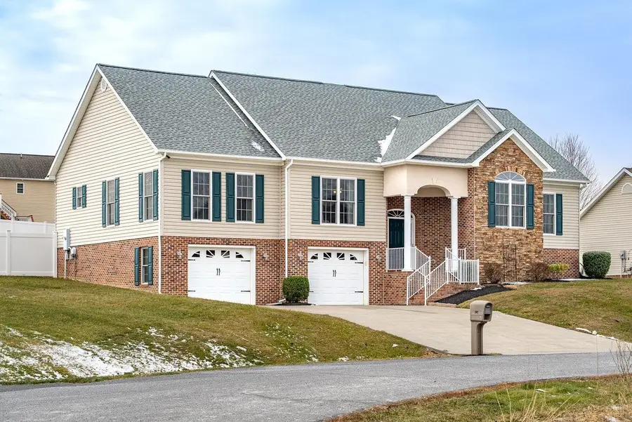 6250 Dotts Ln, Penn Laird, VA 22846 - #2