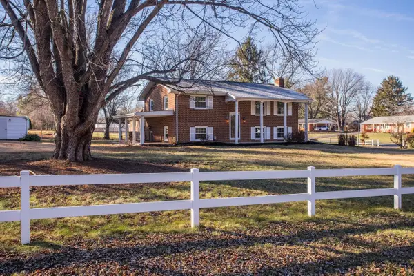 12 Essex Rd, Grottoes, VA 24441