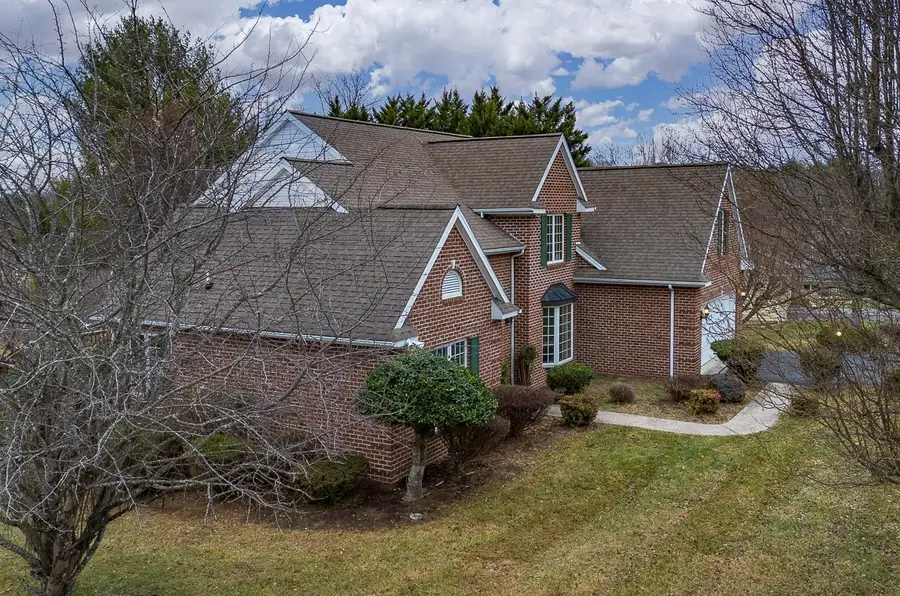 17 New Cameron Dr, Lexington, VA 24450 - #3