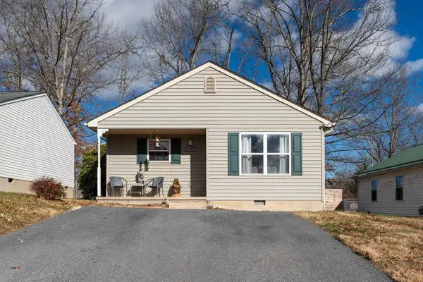 1625 D St, Waynesboro, VA 22980