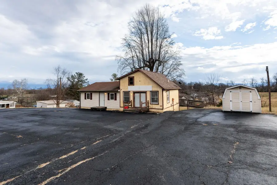 2594 Lee Jackson Hwy, Staunton, VA 24401 - #3