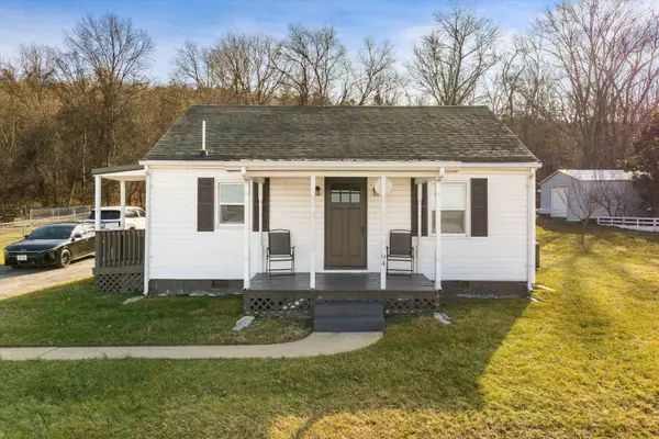 948 Delphine Ave S, Waynesboro, VA 22980