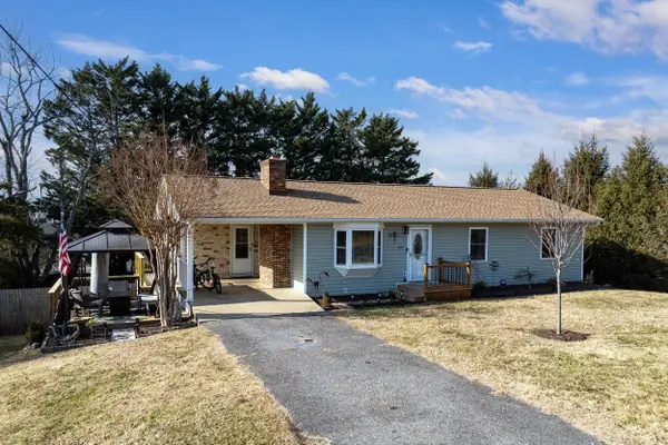 507 Barkman Ave, Elkton, VA 22827