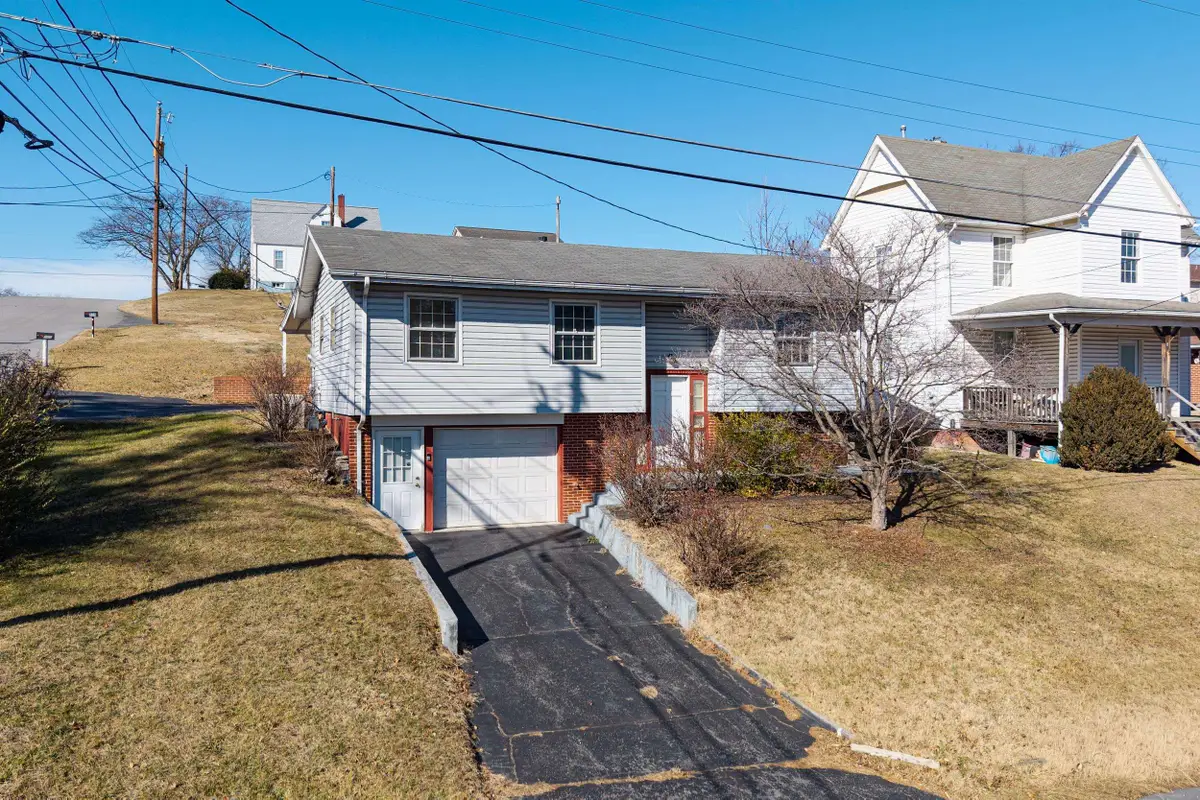 801 Grayson Ave, Waynesboro, VA 22980 - #1