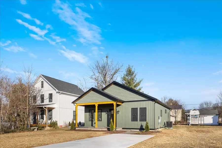 204 Lee Ave, Elkton, VA 22827 - #3