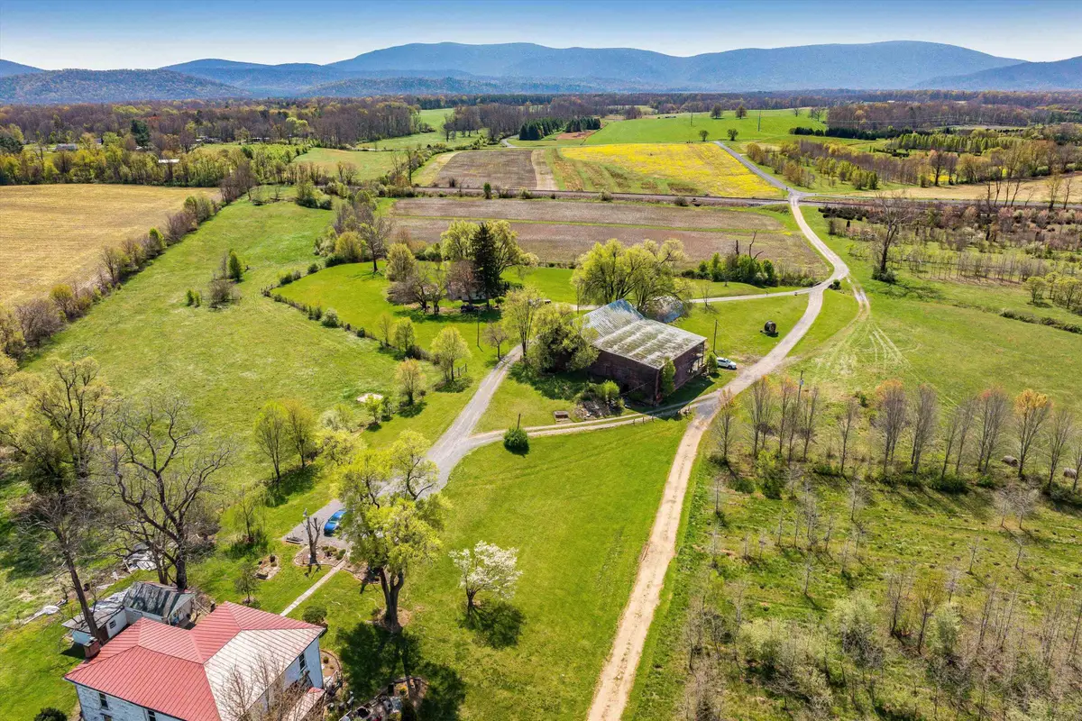 514 Lipscomb Rd, Stuarts Draft, VA 24477 - #1