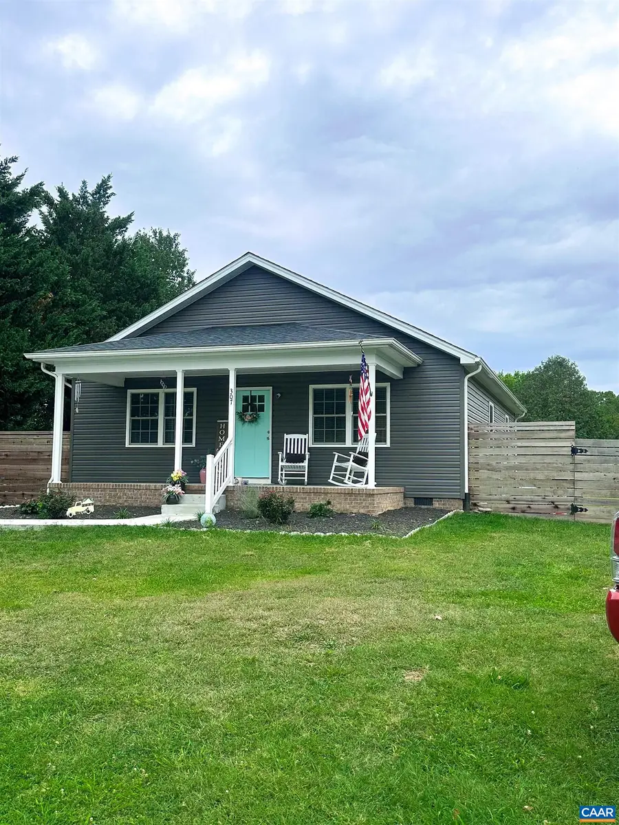 307 15th St, Grottoes, VA 24441 - #2