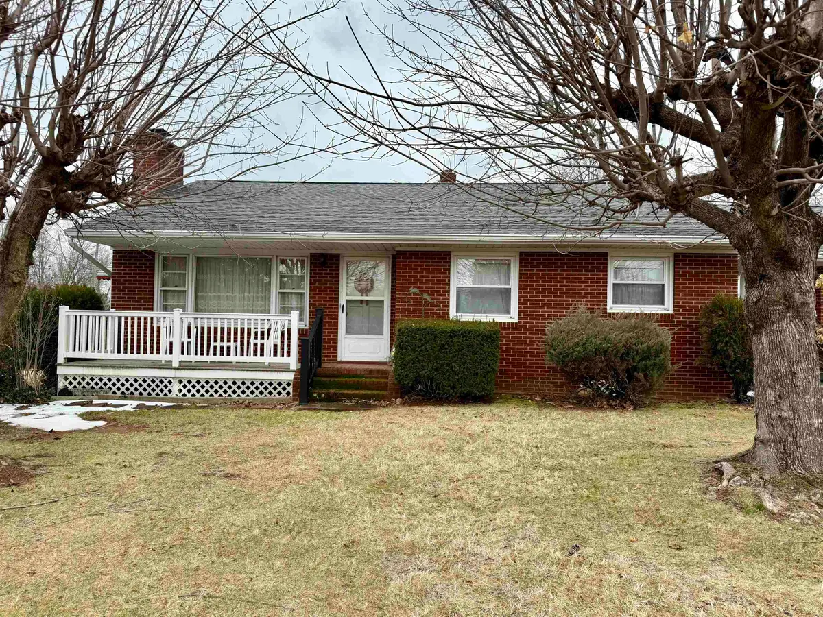 105 Lewis Ave, Elkton, VA 22827 - #1