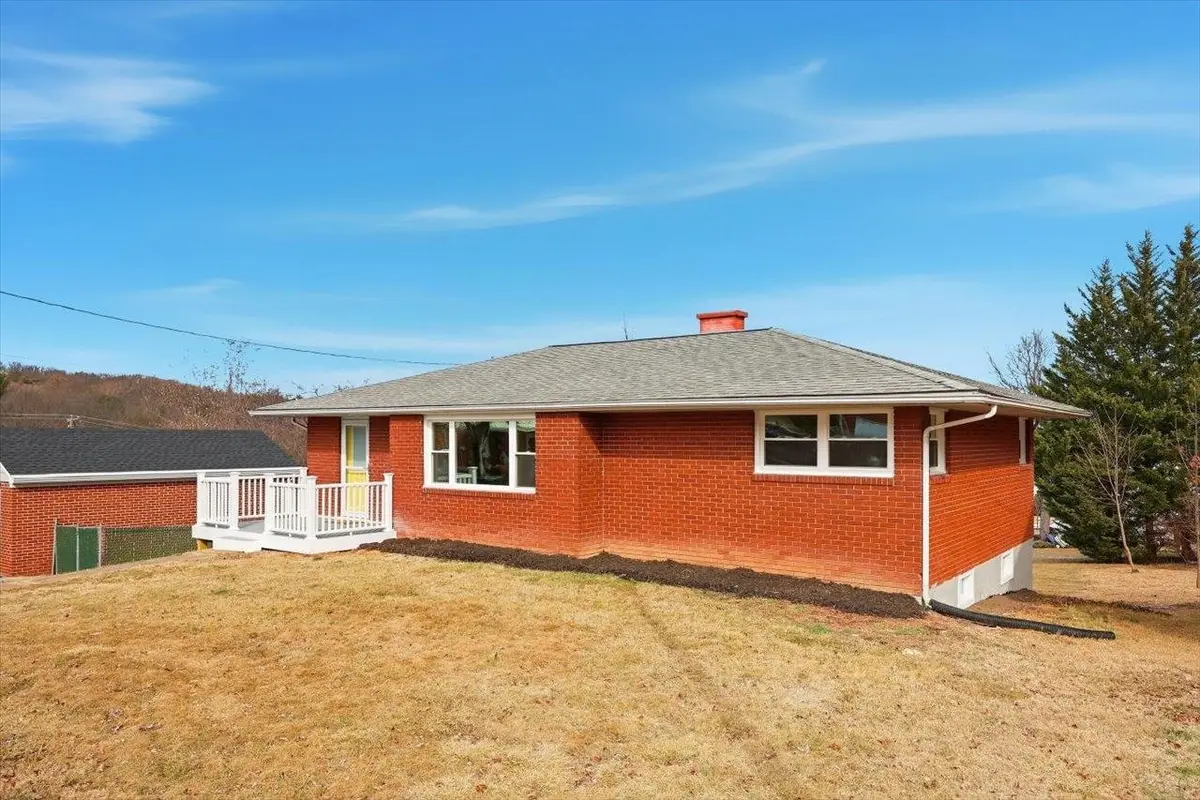 11 Partlow St, Staunton, VA 24401 - #1