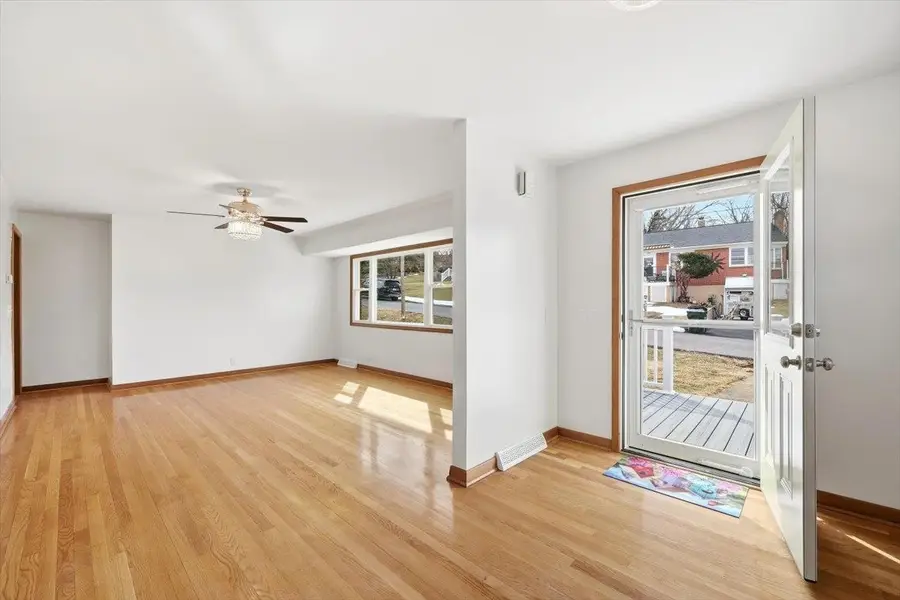 11 Partlow St, Staunton, VA 24401 - #3