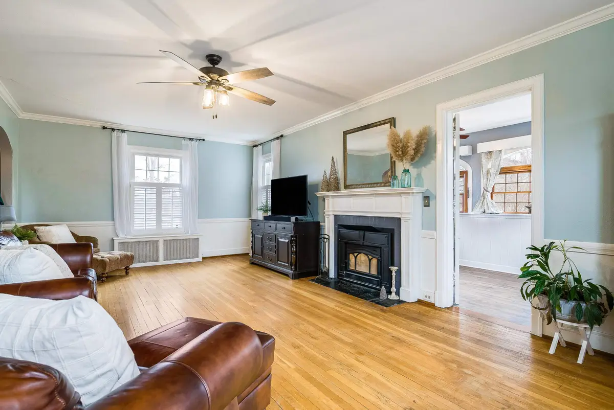 701 Rosser Ave, Waynesboro, VA 22980 - #1