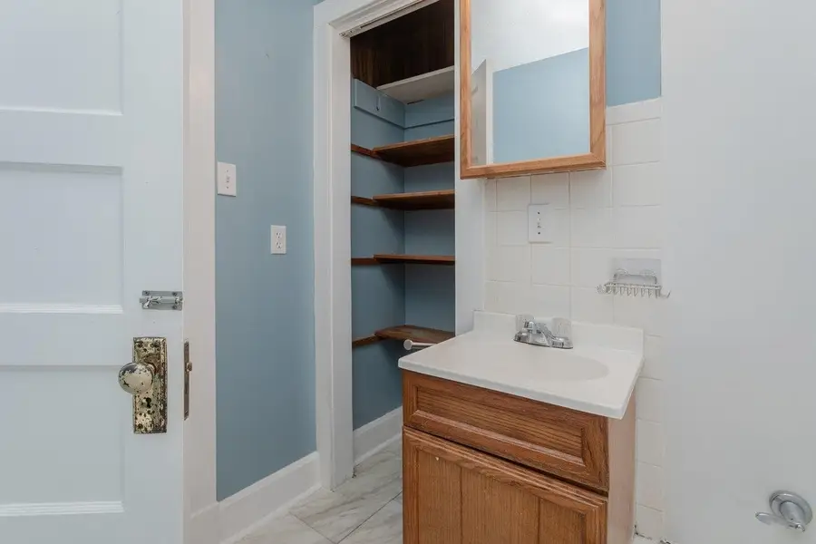 802 Cherry Ave, Grottoes, VA 24441 - #2