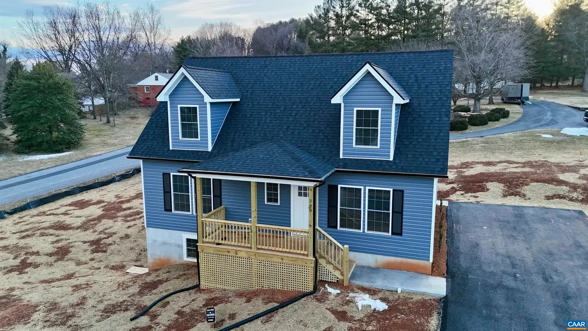 200 Robin Hood Rd, Staunton, VA 24401 - #1