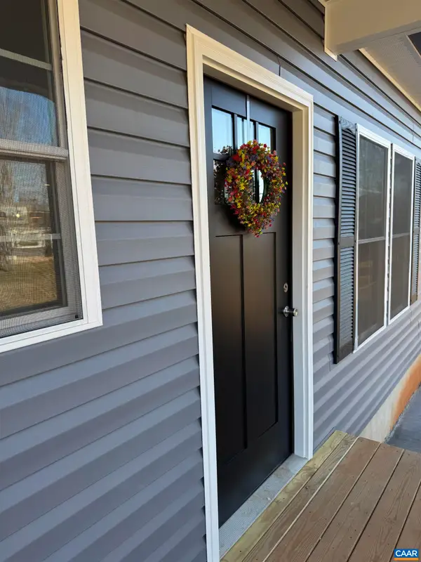 200 Robin Hood Rd, Staunton, VA 24401