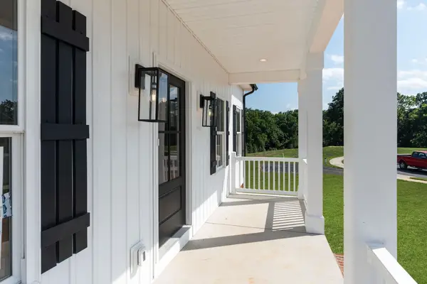 153 Tomasville Dr, Waynesboro, VA 22980