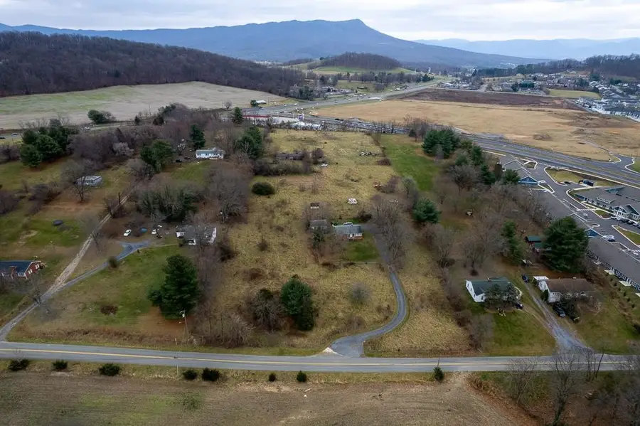235 Boyers Rd, Massanetta Springs, VA 22801 - #3