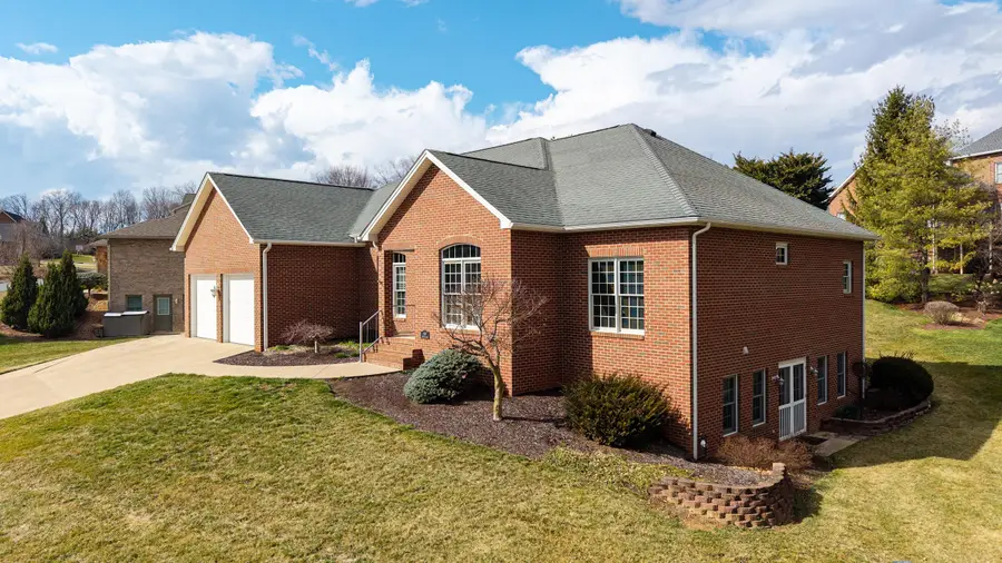 3207 Barrington Dr, Massanetta Springs, VA 22801 - #2