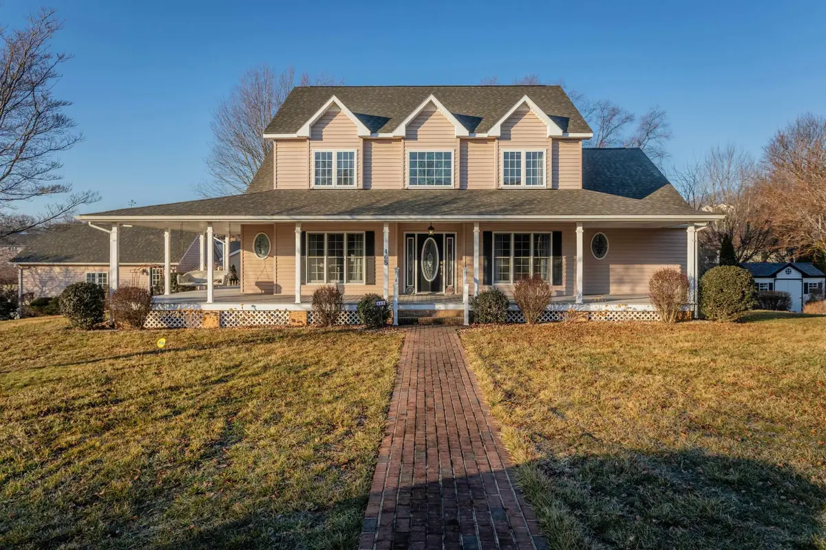 465 Confederacy Dr, Penn Laird, VA 22846 - #1