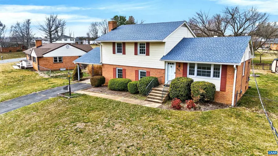 205 Stonewall Dr, Waynesboro, VA 22980 - #2