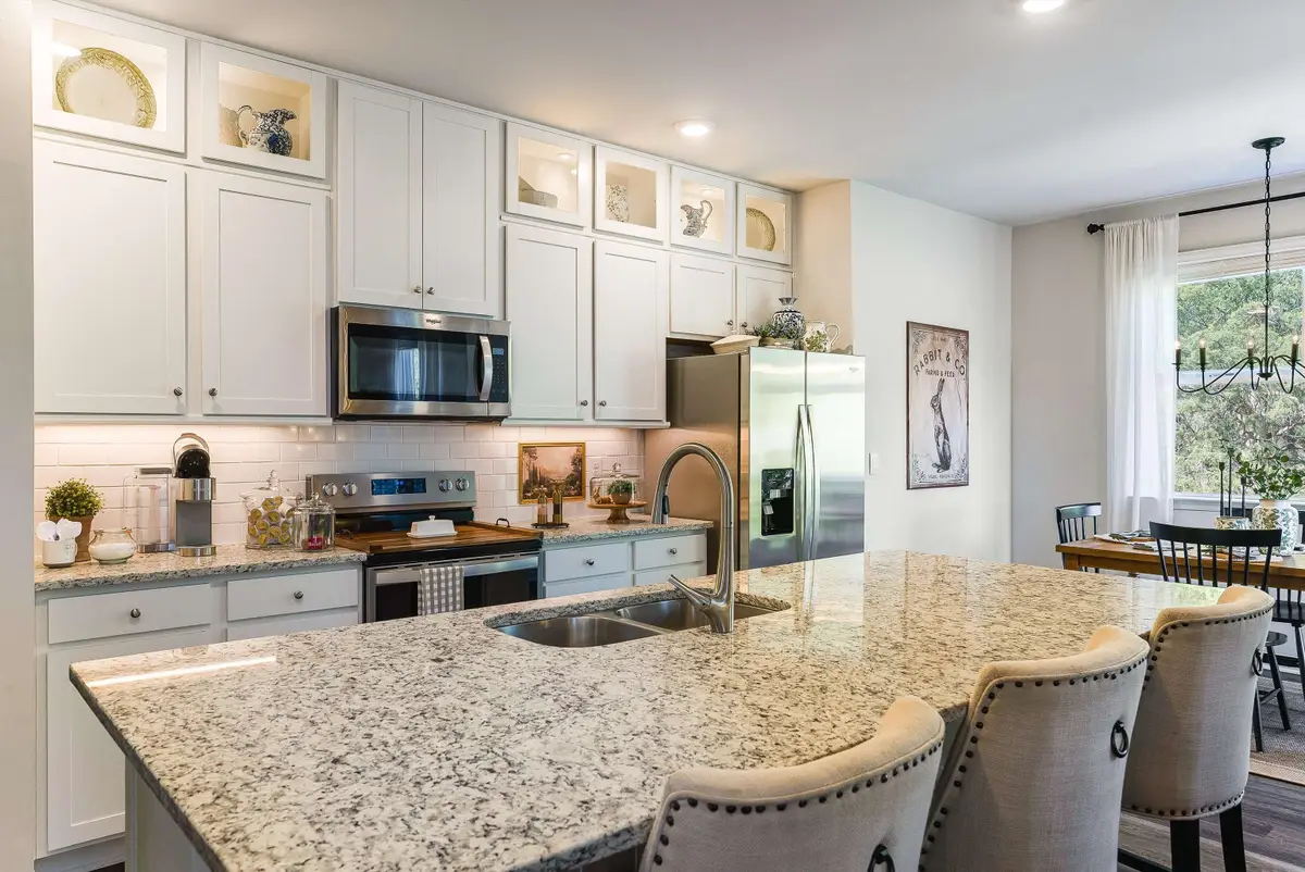 411 Stonewall Jackson Blvd, Staunton, VA 24401 - #1