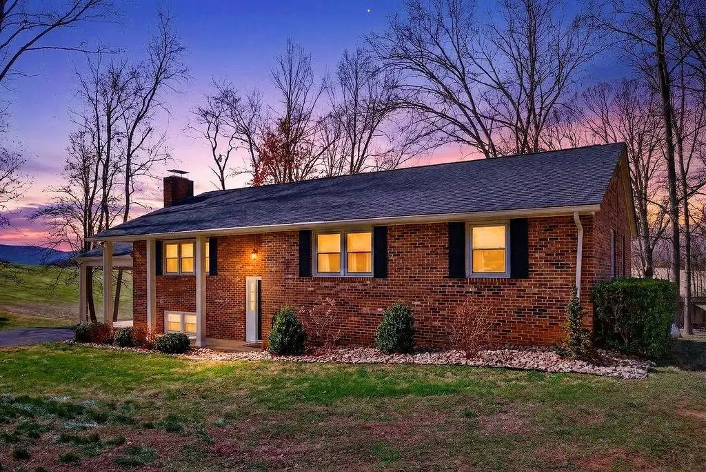 933 Ladd Rd, Waynesboro, VA 22980 - #1