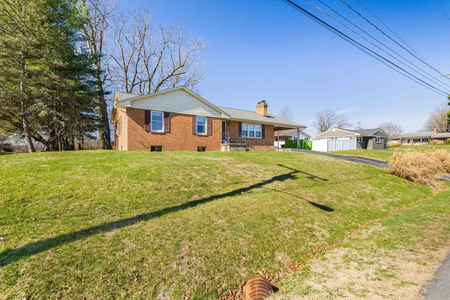 13 Ridgewood Dr, Verona, VA 24482 - #2