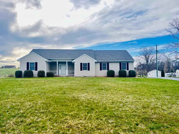 92 Rankin Ln, Stuarts Draft, VA 24477