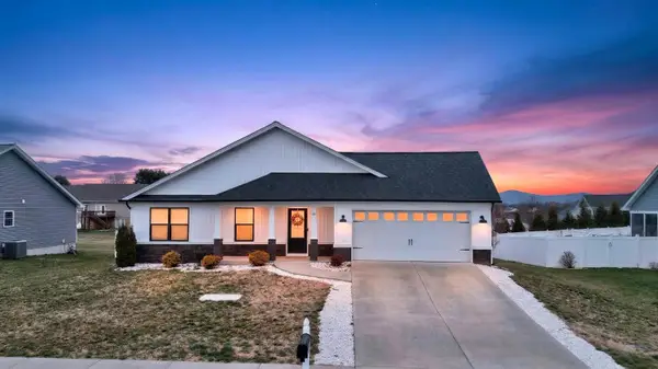 30 Oakbridge Dr, Waynesboro, VA 22980