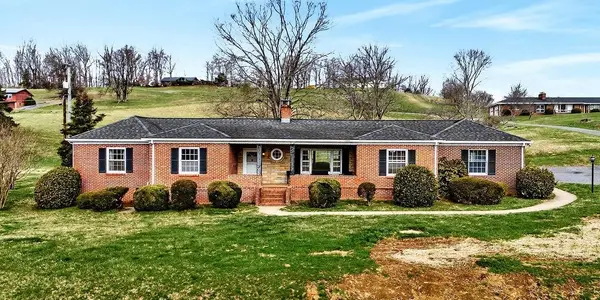 11 Avalon Ln, Lexington, VA 24450
