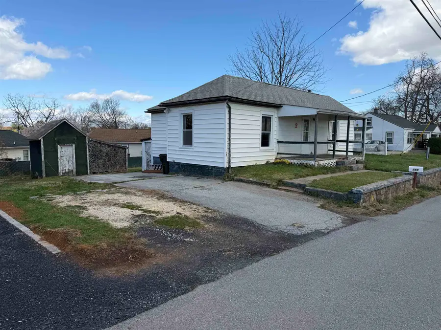 166 Straith St, Staunton, VA 24401 - #3