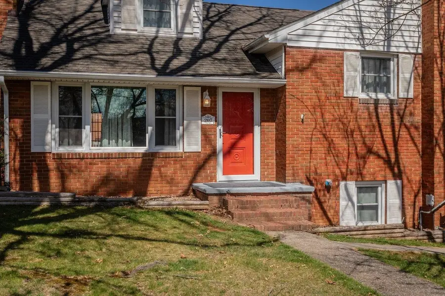 207 Burnley Dr, Staunton, VA 24401 - #2