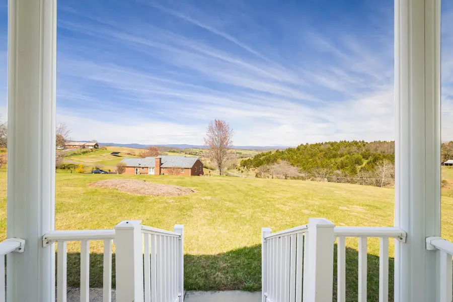 2178 Churchville Ave, Staunton, VA 24401 - #2