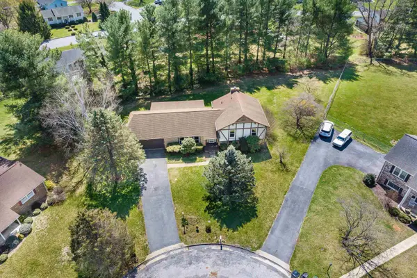 28 Brighton Ct, Stuarts Draft, VA 24477