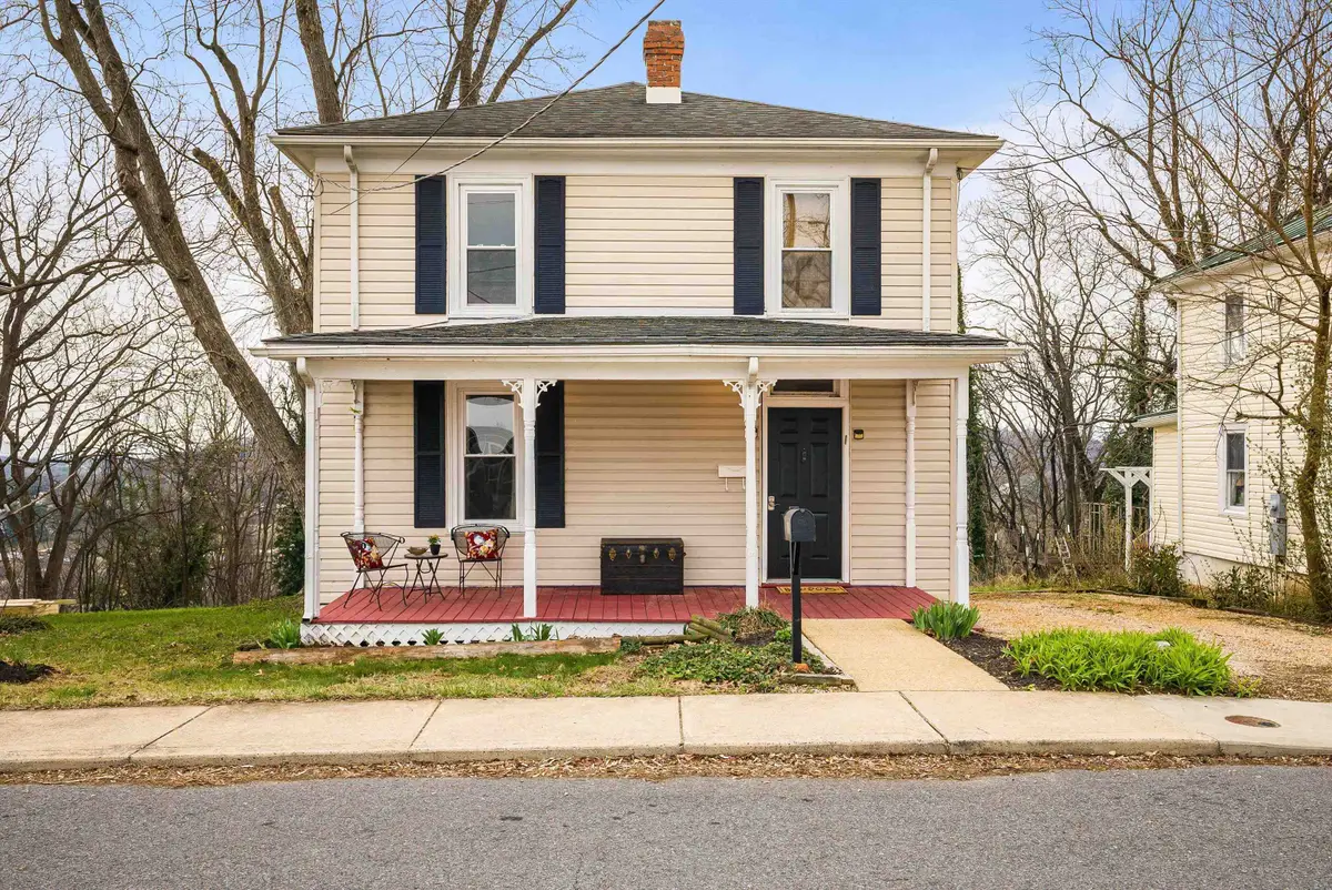 1306 Johnson St W, Staunton, VA 24401 - #1