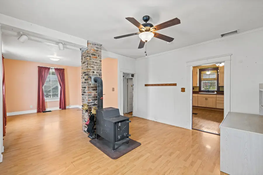 688 Florence Ave, Waynesboro, VA 22980 - #2