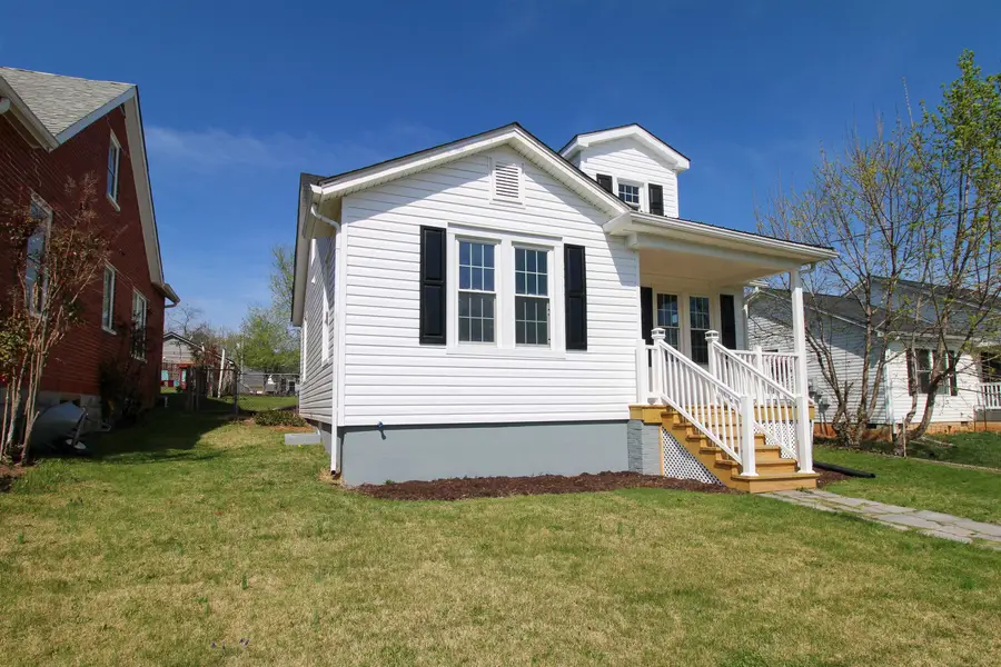 128 Waverley St S, Staunton, VA 24401 - #3