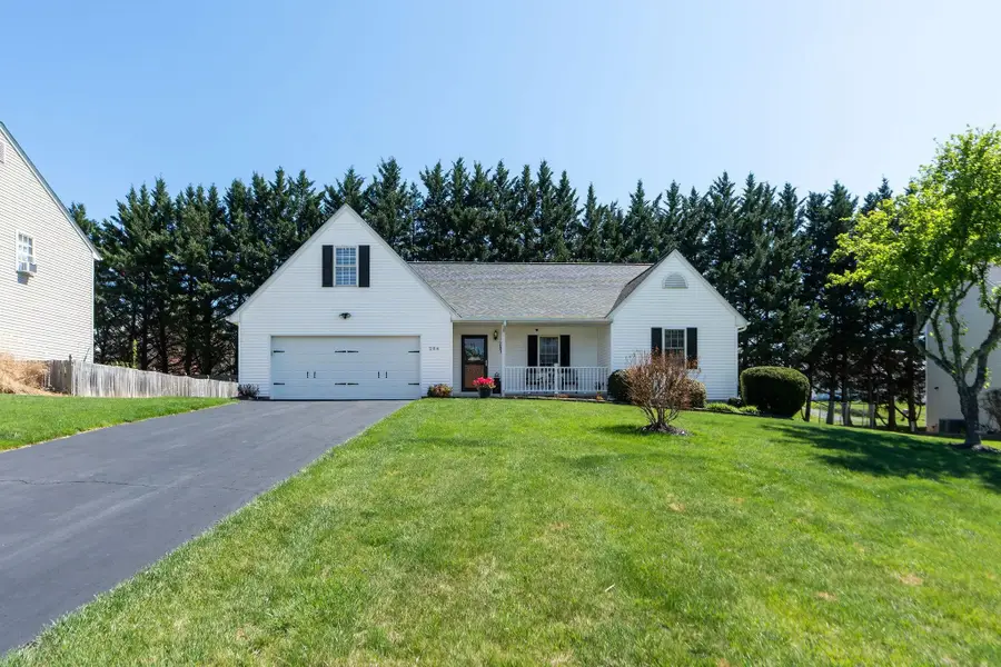 204 Devon Ct, Waynesboro, VA 22980 - #2
