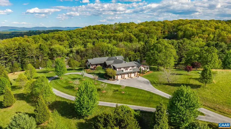 320 Carrsbrook Dr, Staunton, VA 24401 - #2