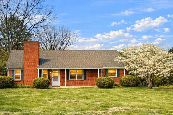 9 Baldwin Dr, Staunton, VA 24401