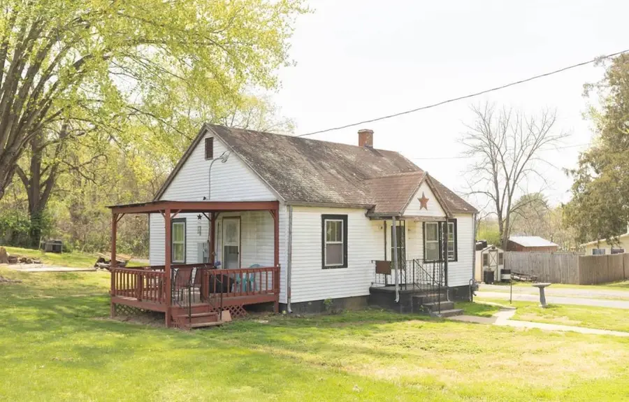 162 40th St E, Buena Vista, VA 24416 - #2