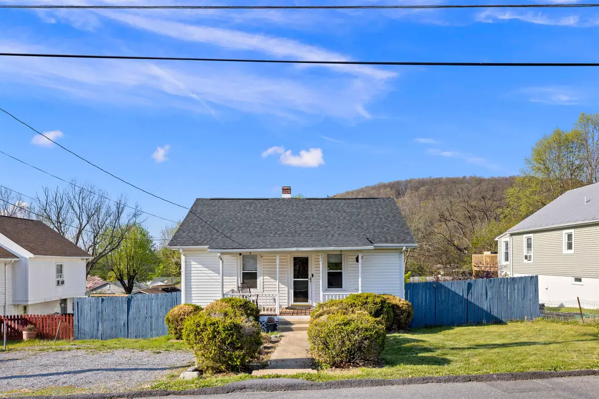 337 Mary Gray Ln, Staunton, VA 24401 - #1