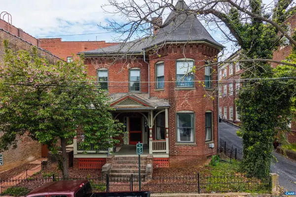 10 Market St N, Staunton, VA 24401