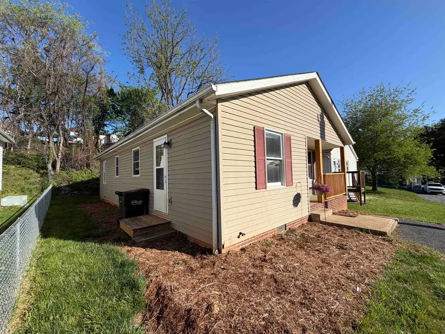 636 A St, Staunton, VA 24401 - #2